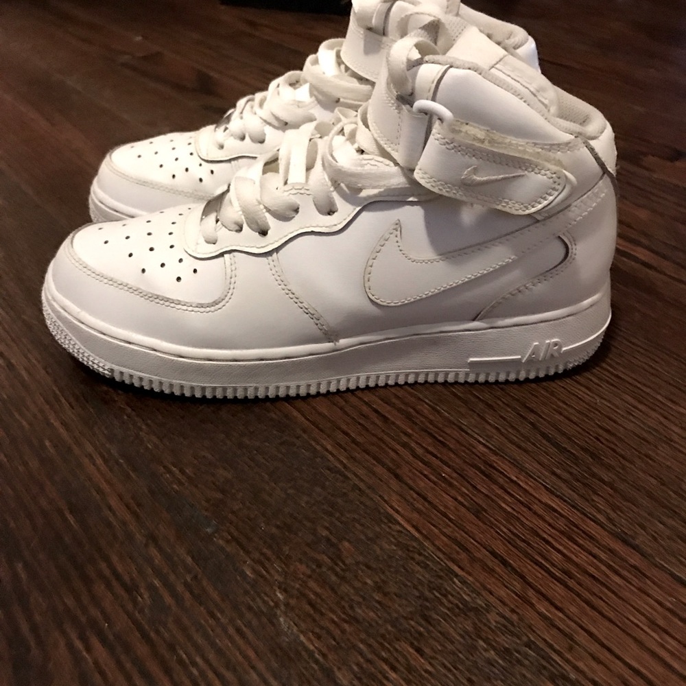 High top Air Force 1’s